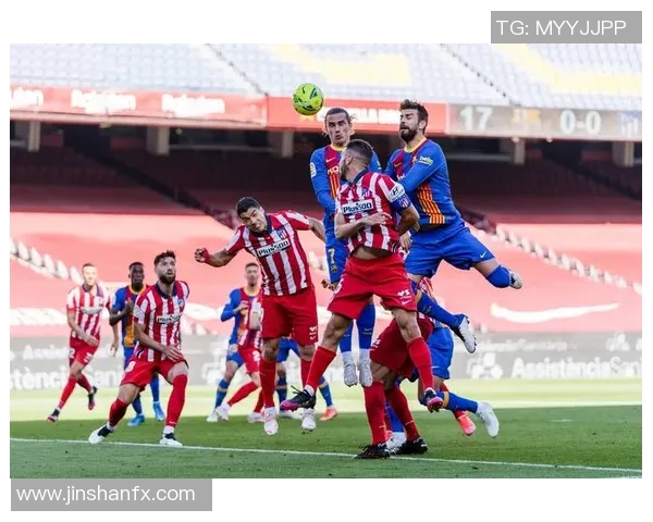 足球明星日常训练揭秘：如何保持巅峰状态与竞技水平